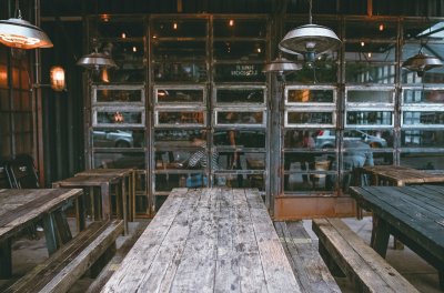 4 manieren om je industriële tafel te stylen